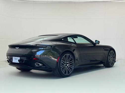 2025 Aston Martin DB12 