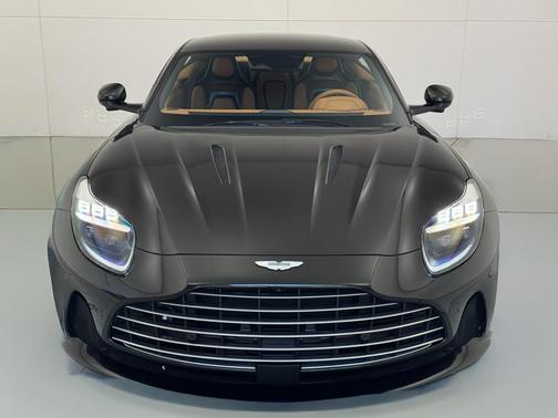 2025 Aston Martin DB12 