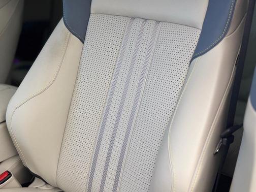 2025 Aston Martin DBX 707