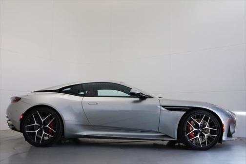 2025 Aston Martin DB12