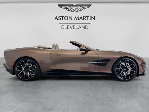 Magneto Bronze 2026 Aston Martin Vanquish Volante