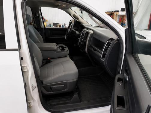Bright White Clearcoat 2019 RAM 1500 Classic Tradesman