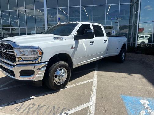 Bright White Clearcoat 2024 RAM 3500 Tradesman