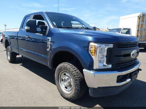 Blue Jeans Metallic 2018 Ford F-250 XL