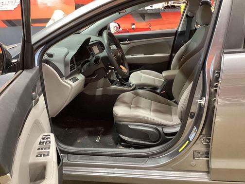 Machine Gray 2019 Hyundai ELANTRA SE