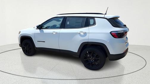 Bright White Clearcoat 2026 Jeep Compass Latitude