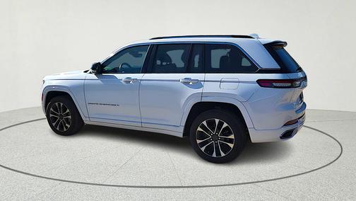 2022 Jeep Grand Cherokee Overland