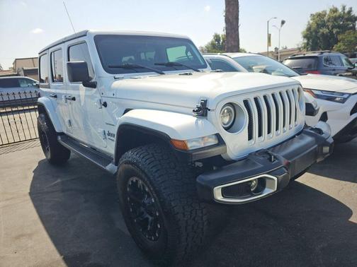 Bright White Clearcoat 2019 Jeep Wrangler Unlimited Sahara