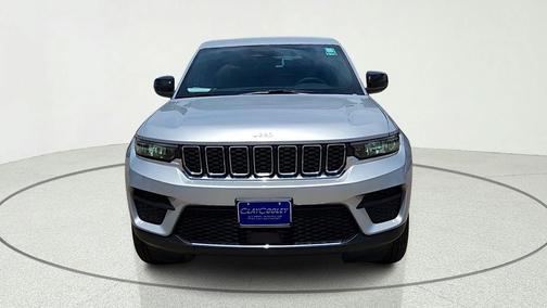 Silver Zynith 2026 Jeep Grand Cherokee Laredo