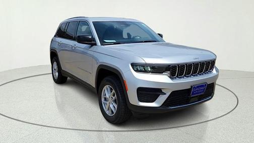 Silver Zynith 2026 Jeep Grand Cherokee Laredo