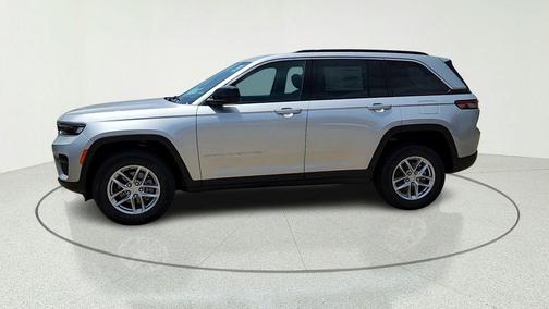 Silver Zynith 2026 Jeep Grand Cherokee Laredo