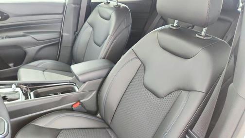 Bright White Clearcoat 2026 Jeep Compass Latitude