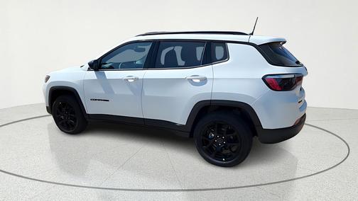 Bright White Clearcoat 2026 Jeep Compass Latitude