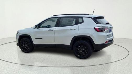 Silver Zynith 2026 Jeep Compass Latitude