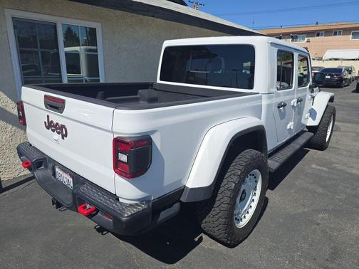 Bright White Clearcoat 2021 Jeep Gladiator Rubicon