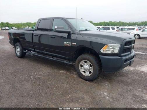 Brilliant Black Crystal Pearlcoat 2018 RAM 3500 Tradesman