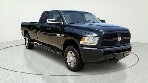 Brilliant Black Crystal Pearlcoat 2018 RAM 3500 Tradesman