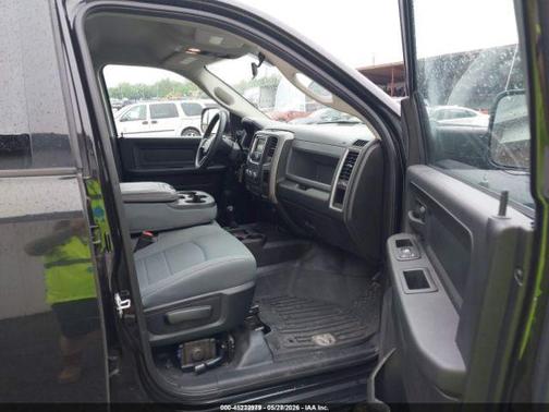 Brilliant Black Crystal Pearlcoat 2018 RAM 3500 Tradesman
