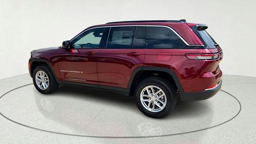 Velvet Red Pearlcoat 2026 Jeep Grand Cherokee Laredo