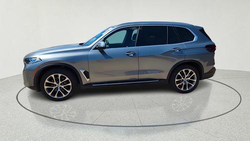 Gray Metallic 2024 BMW X5 xDrive40i