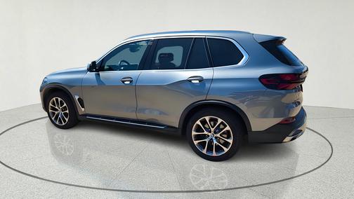 Gray Metallic 2024 BMW X5 xDrive40i