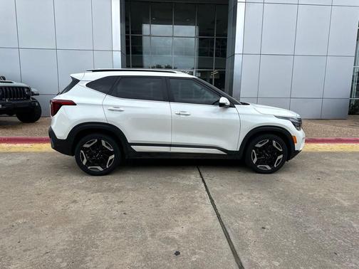 Snow White Pearl 2024 Kia Seltos SX