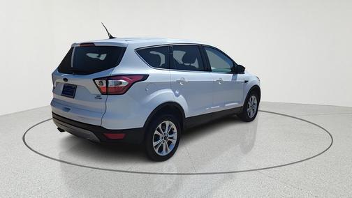 Oxford White 2017 Ford Escape SE