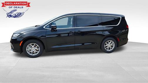 Diamond Black 2026 Chrysler Pacifica Select