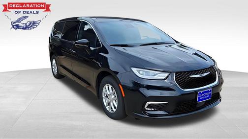 Diamond Black 2026 Chrysler Pacifica Select