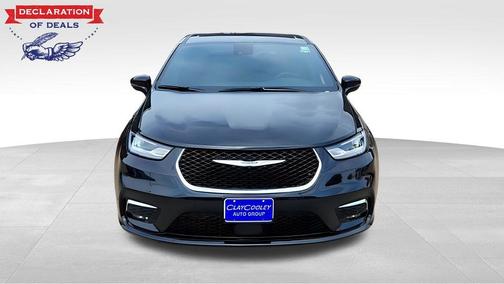 Diamond Black 2026 Chrysler Pacifica Select