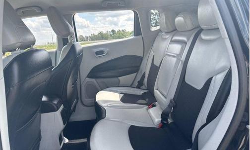 Diamond Black 2019 Jeep Compass Latitude