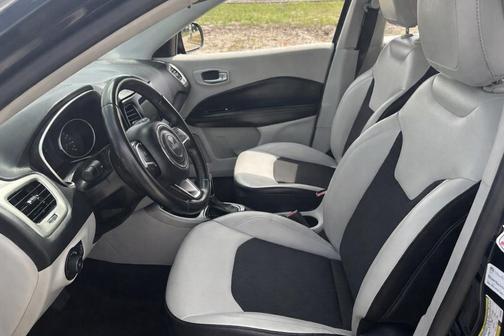 Diamond Black 2019 Jeep Compass Latitude