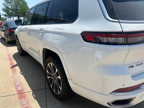Bright White Clearcoat 2023 Jeep Grand Cherokee L Overland