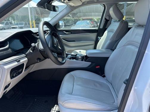 Bright White Clearcoat 2023 Jeep Grand Cherokee L Overland