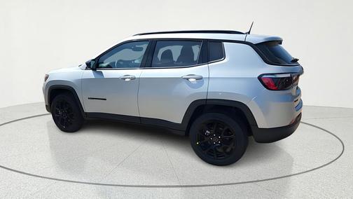 Silver Zynith 2026 Jeep Compass Latitude