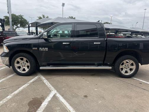 Brilliant Black Crystal Pearlcoat 2018 RAM 1500 Lone Star