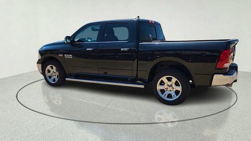 Brilliant Black Crystal Pearlcoat 2018 RAM 1500 Lone Star