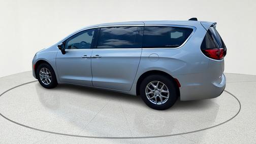 Silver Mist Clearcoat 2026 Chrysler Voyager LX