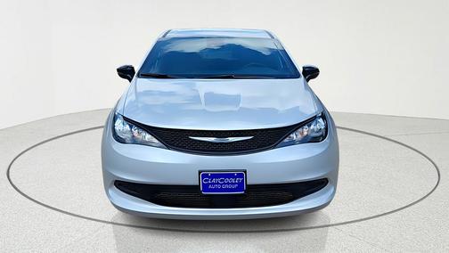 Silver Mist Clearcoat 2026 Chrysler Voyager LX