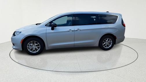 Silver Mist Clearcoat 2026 Chrysler Voyager LX