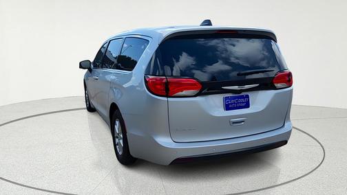 Silver Mist Clearcoat 2026 Chrysler Voyager LX