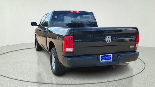 Brilliant Black Crystal Pearlcoat 2018 RAM 1500 ST