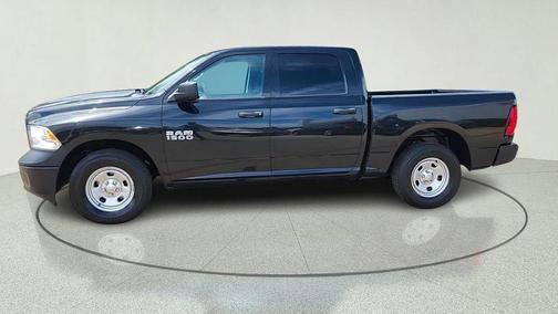 Brilliant Black Crystal Pearlcoat 2018 RAM 1500 ST