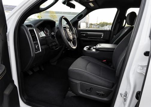 Bright White Clearcoat 2022 RAM 1500 Classic SLT