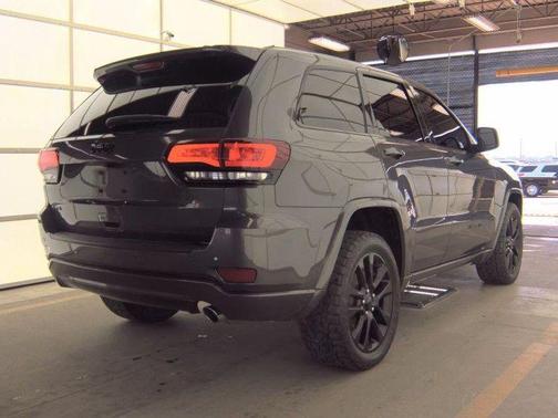 Granite Crystal Clearcoat Metallic 2019 Jeep Grand Cherokee Altitude