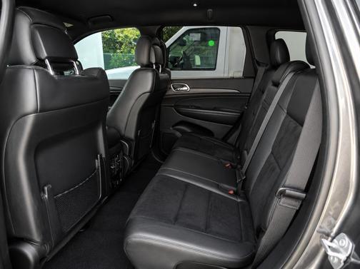 Granite Crystal Clearcoat Metallic 2019 Jeep Grand Cherokee Altitude