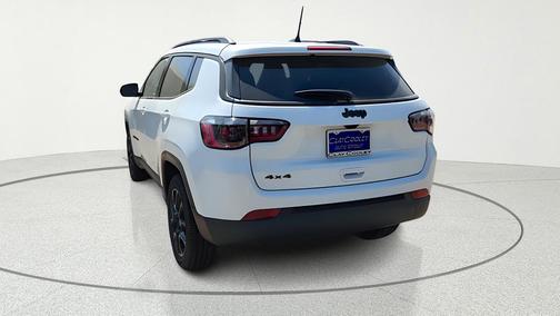Bright White Clearcoat 2026 Jeep Compass Latitude