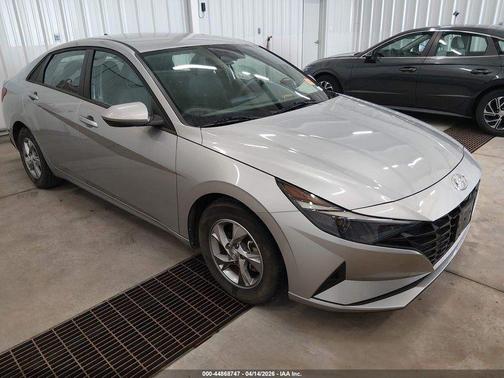 Shimmering Silver Pearl 2021 Hyundai ELANTRA SE