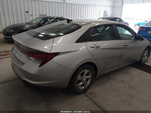 Shimmering Silver Pearl 2021 Hyundai ELANTRA SE