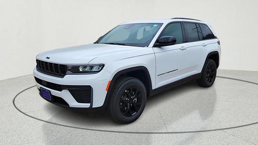 Bright White Clearcoat 2026 Jeep Grand Cherokee Laredo